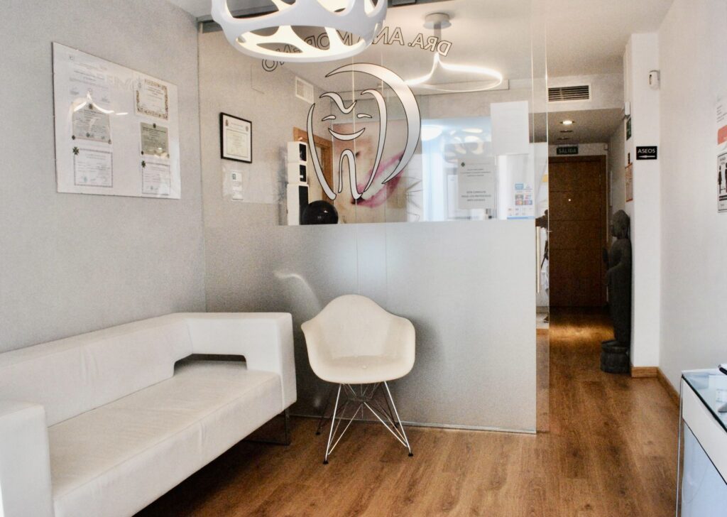 Clínica dental en San Pedro de Alcántara - Clínica Ana Moreno