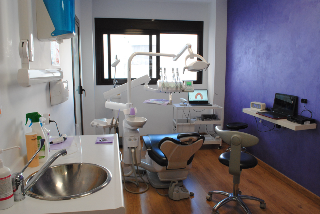 Clínica dental en San Pedro de Alcántara - Clínica Ana Moreno